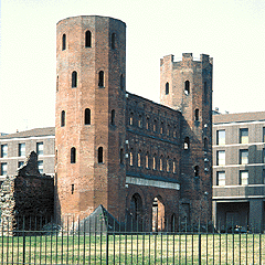 Porta Palatina, facciata